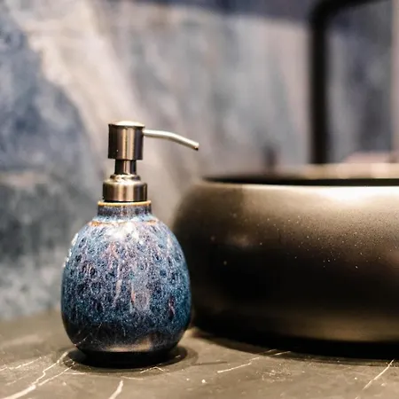 Exklusive Design Deep Blue Neubau *